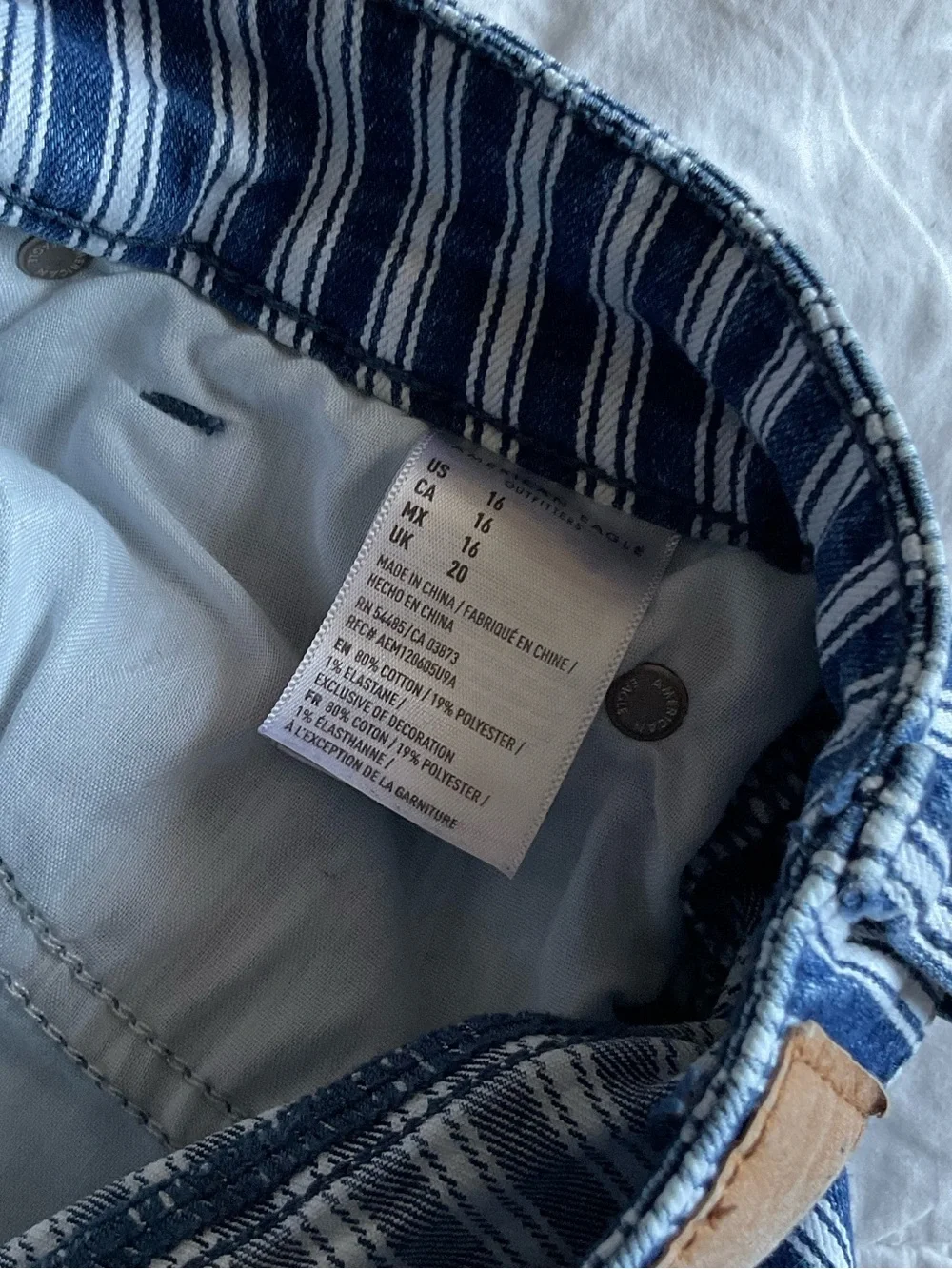 American Eagle Hi-Rise Shortie - Picture 5 of 5